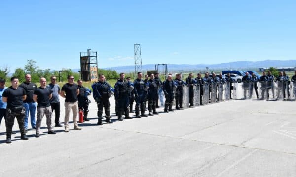 Policia e Kosovës trajnon 65 zyrtarë për menaxhimin e turmave në kampin “Vrella”