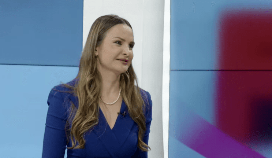 “Dje isha te një biznes i dy grave që janë lindë në diasporë e sot i kanë 200 punëtorë”, kandidatja e VV-së thotë se të rinjtë po kthehen nga diaspora