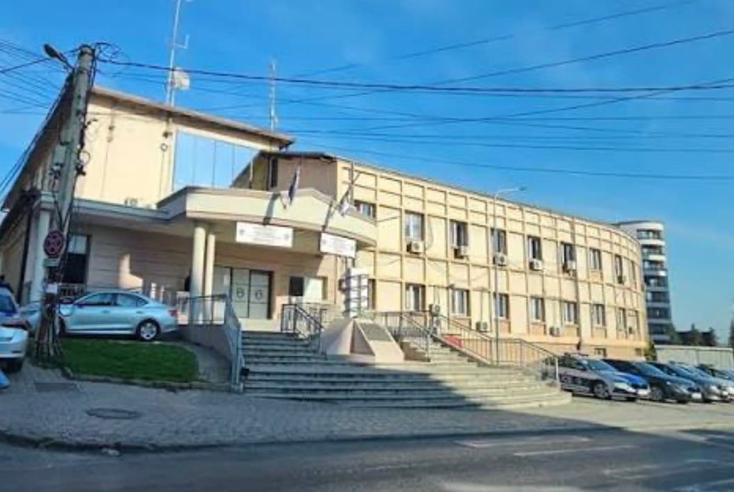Një vajzë në Pejë dërgohet në strehimore pas dhunës psikike nga babai i saj