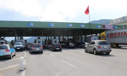 Mbi 26 mijë qytetarë kalojnë në Morinë gjatë 24 orëve, rritet fluksi drejt bregdetit shqiptar