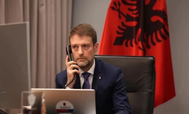 Ministri i Jashtëm i Shqipërisë nesër viziton Kosovën, Haxhiu e Konjufca i konfirmojnë takimet
