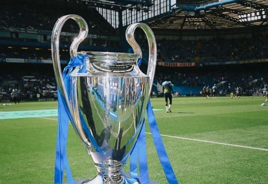 Chelsea “tallet” me Arsenalin pas humbjes në finale të Championsit