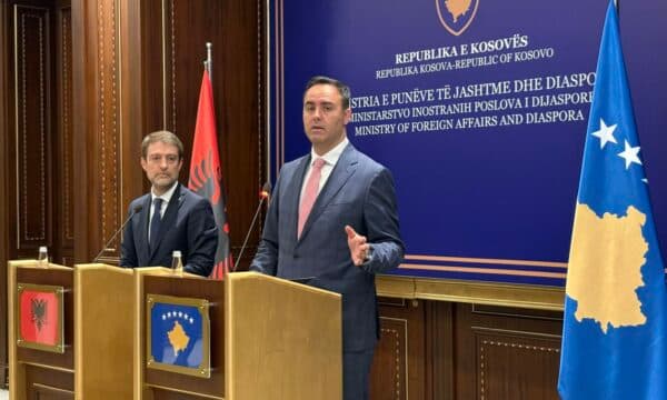 Konjufca pas takimit me Hoxhën: Kosova dhe Shqipëria, politika e jashtme unike dhe përkrahje në rrugën euroatlantike