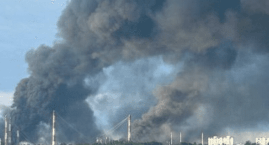 Dronët ukrainas godasin rafinerinë ruse gjatë një tjetër sulmi thellë brenda Rusisë