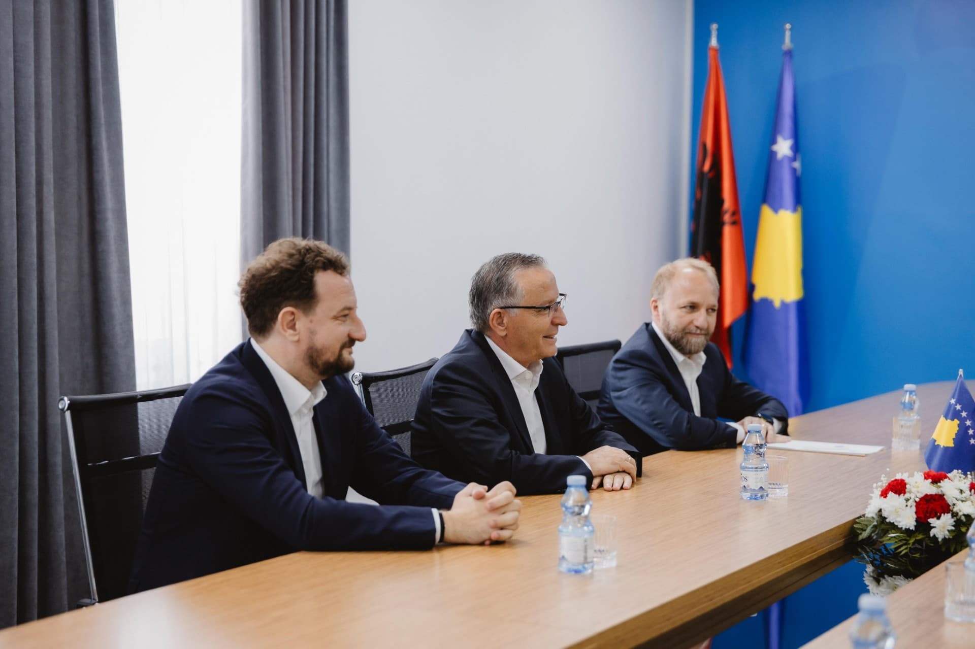 Hamza takon ministrin e Jashtëm të Shqipërisë, Ferit Hoxha: Kosovës i duhen institucione stabile dhe funksionale