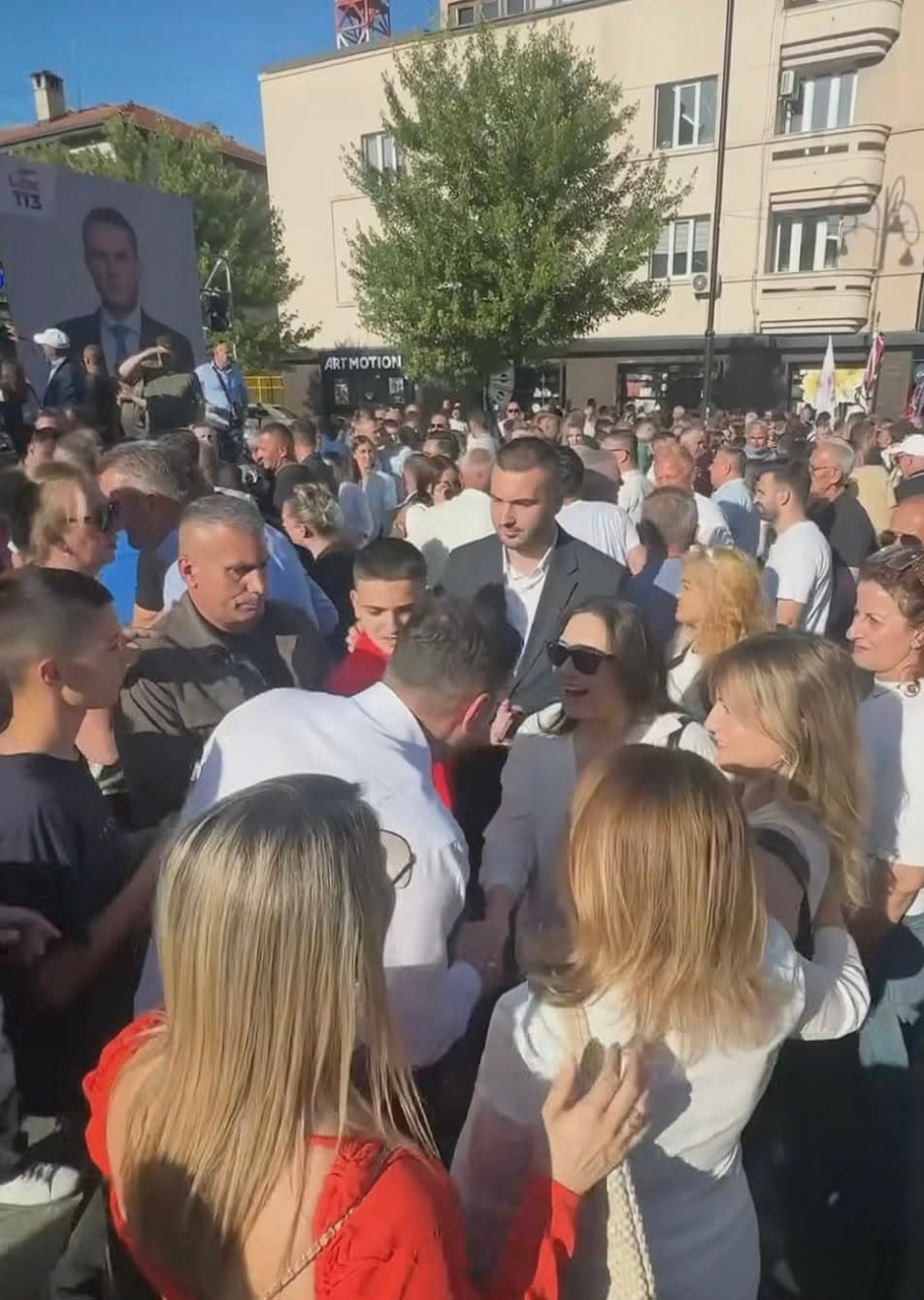 Abdixhiku publikon një video me qytetarë duke u fotografuar dhe e mbështetur atë: LDK është dashni!