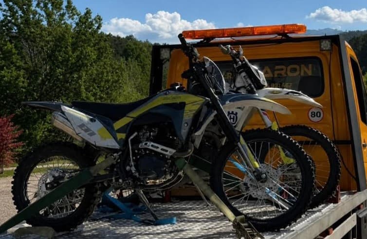 Ferizaj: Dy shoferë motoçikletash gjobiten për shkelje të rënda në trafik