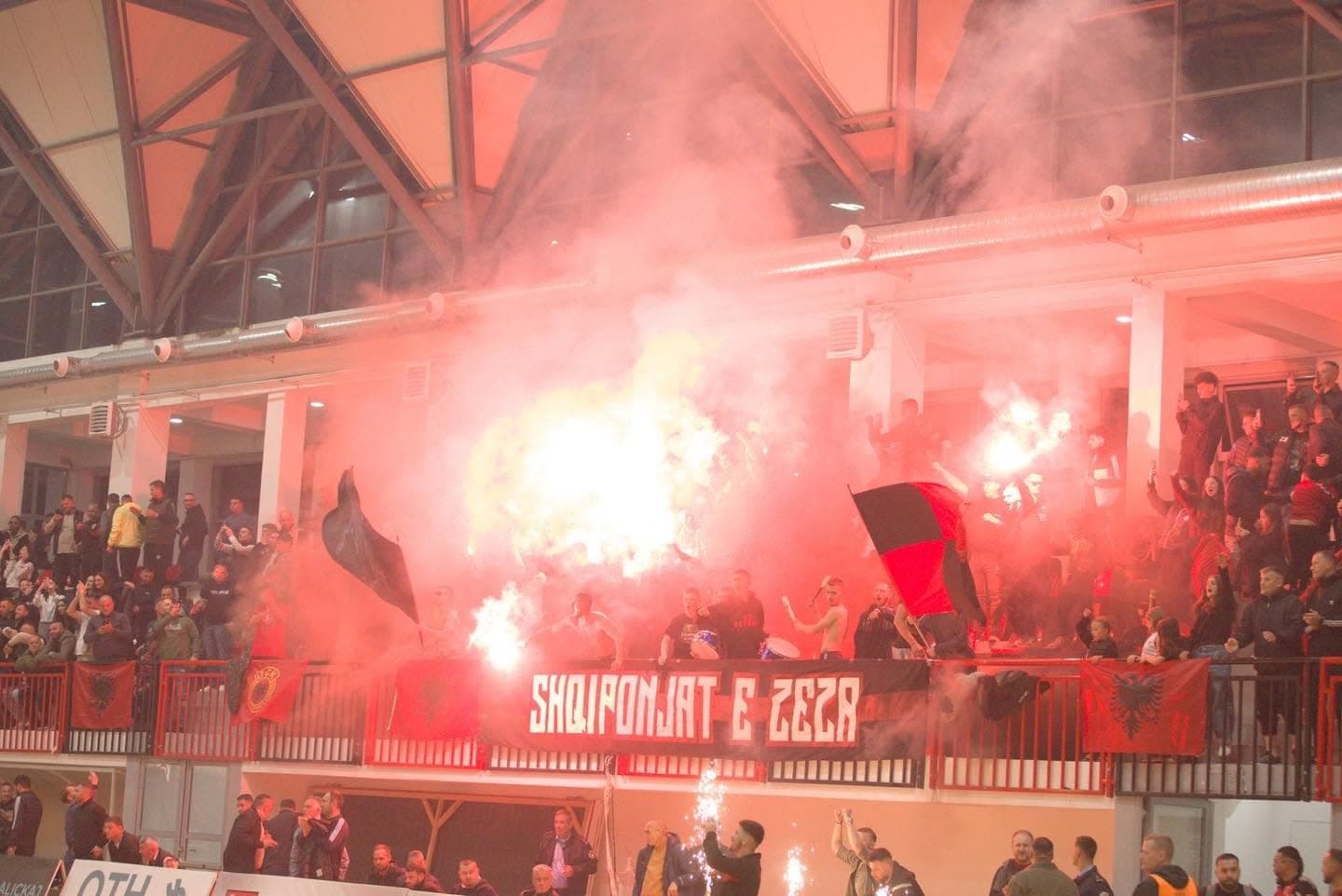 “Shqiponjat e Zeza” ndezin atmosferën – FC Drenica Futsall shpallet kampione e Superligës për herë të parë