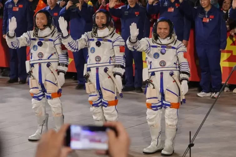 Tre astronautët kinez rikthehen në Tokë pas 7 muajve