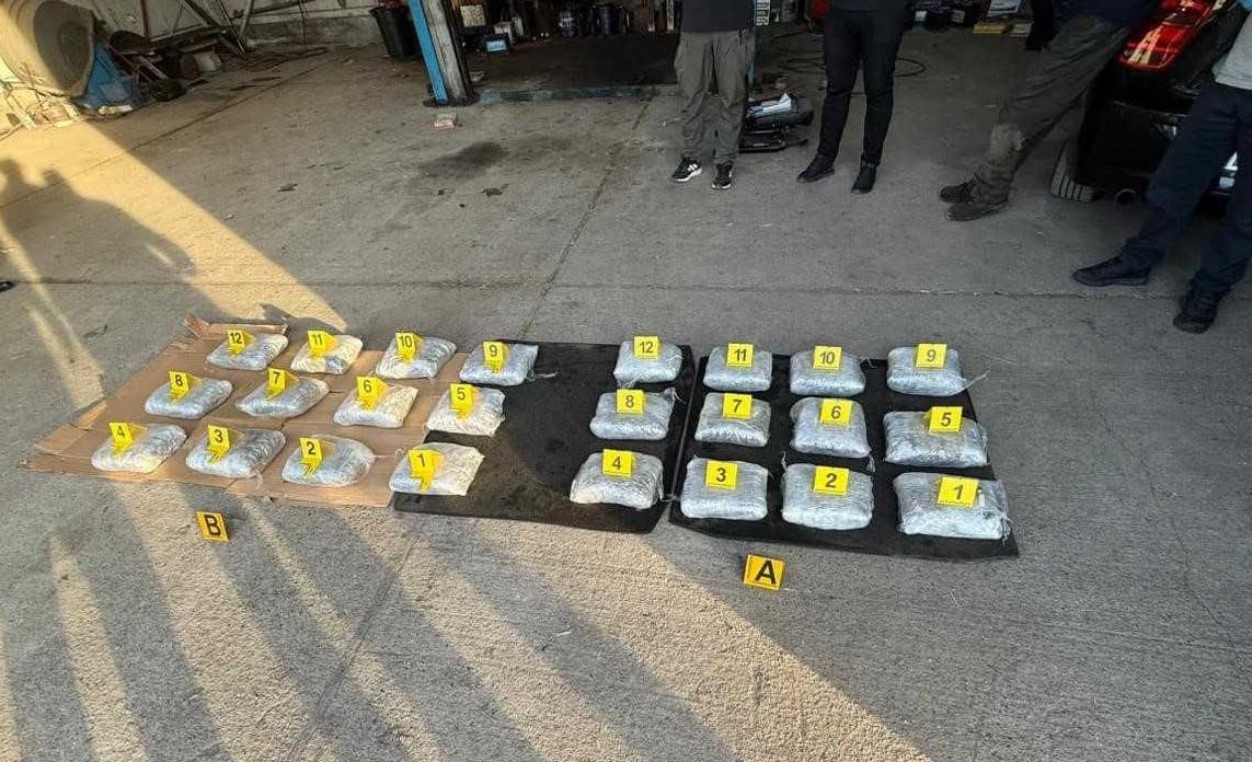Policia arreston tre persona të dyshimtë, konfiskon mbi 25 kg marihuanë