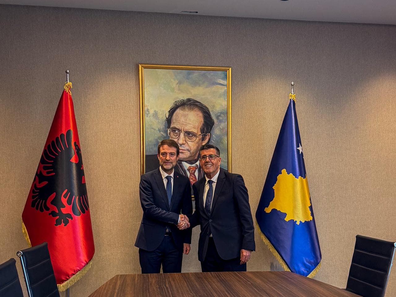 Haziri takohet me kryediplomatin e Shqipërisë: Diskutuam për koordinim e për realizimin e nismave strategjike që i afrojnë qytetarët