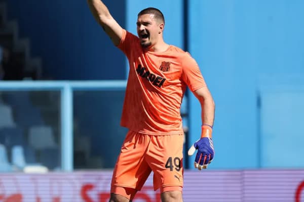 ​Arijanet Muric vazhdon në Serie A
