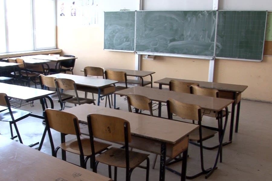 Gjakova shkurton orët mësimore, shkak temperaturat e larta