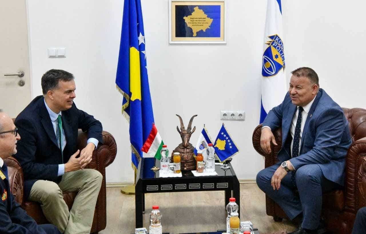 Drejtori i Policisë së Kosovës takon ambasadorin e Hungarisë