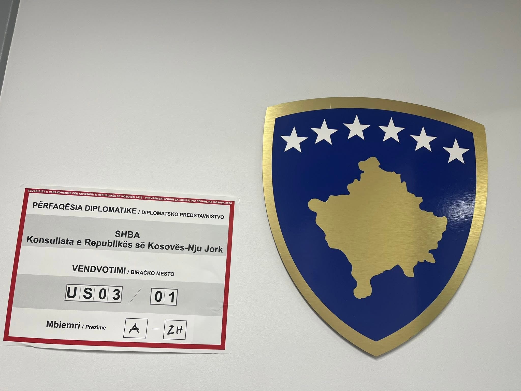 Featured image for SKANDAL: Në konsulatën e Kosovës në New York, në derë instruktohen se kë të votojnë brenda VV-së (FOTO)