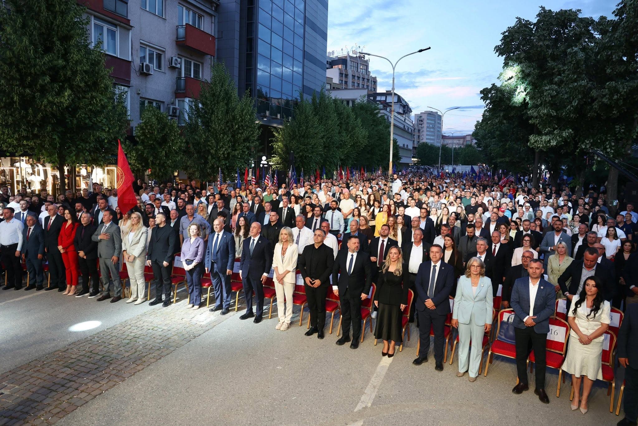 Featured image for Aleanca me tubim madhështor në Prishtinë, Haradinaj: Nesër votoni Aleancën për siguri, energji e zhvillim