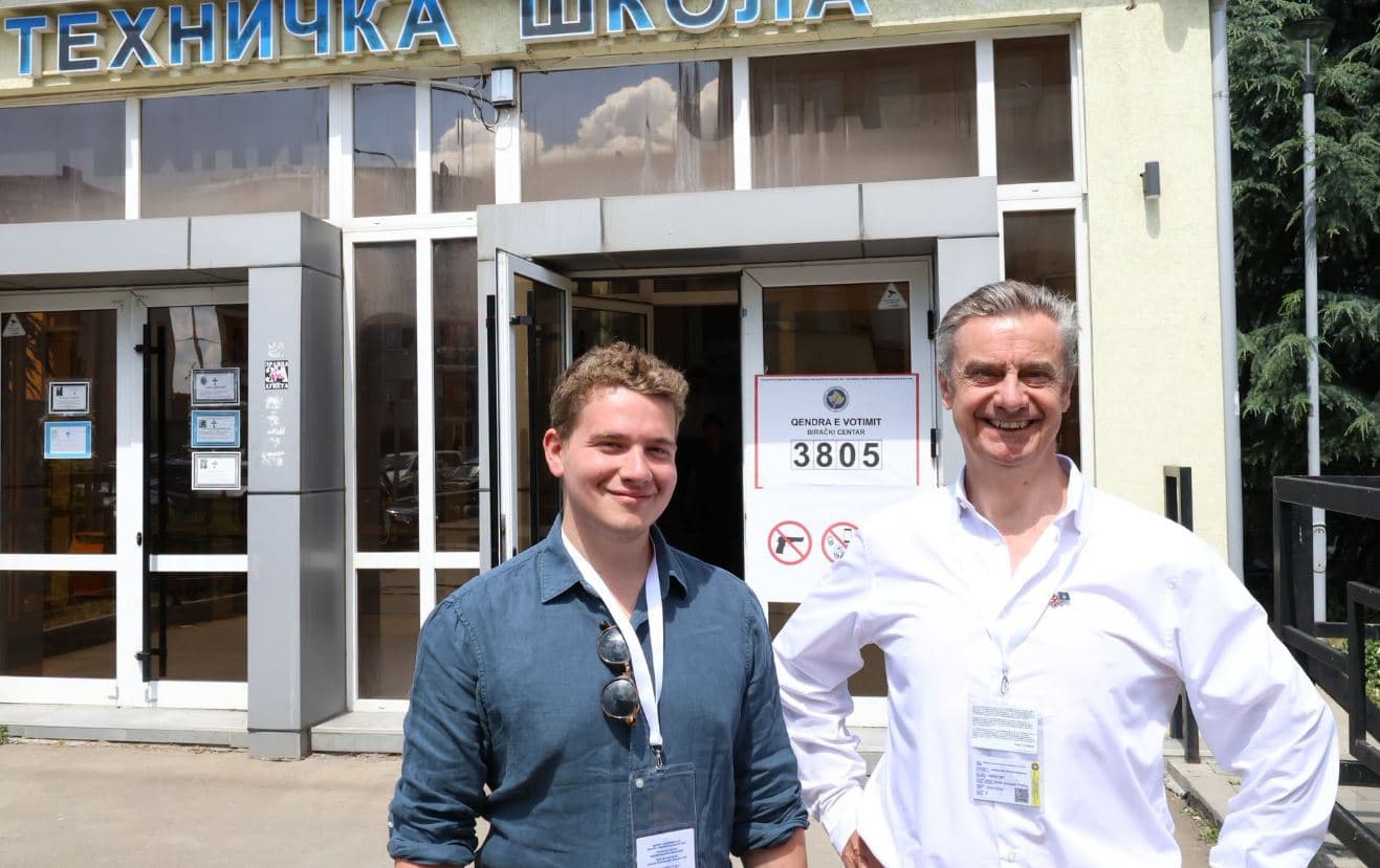 Ambasada e Britanisë thirrje qytetarëve për të votuar: Ushtrojeni të drejtën demokratike dhe zgjedhin ata që besojnë se i përfaqësojnë më së miri interesat e Kosovës