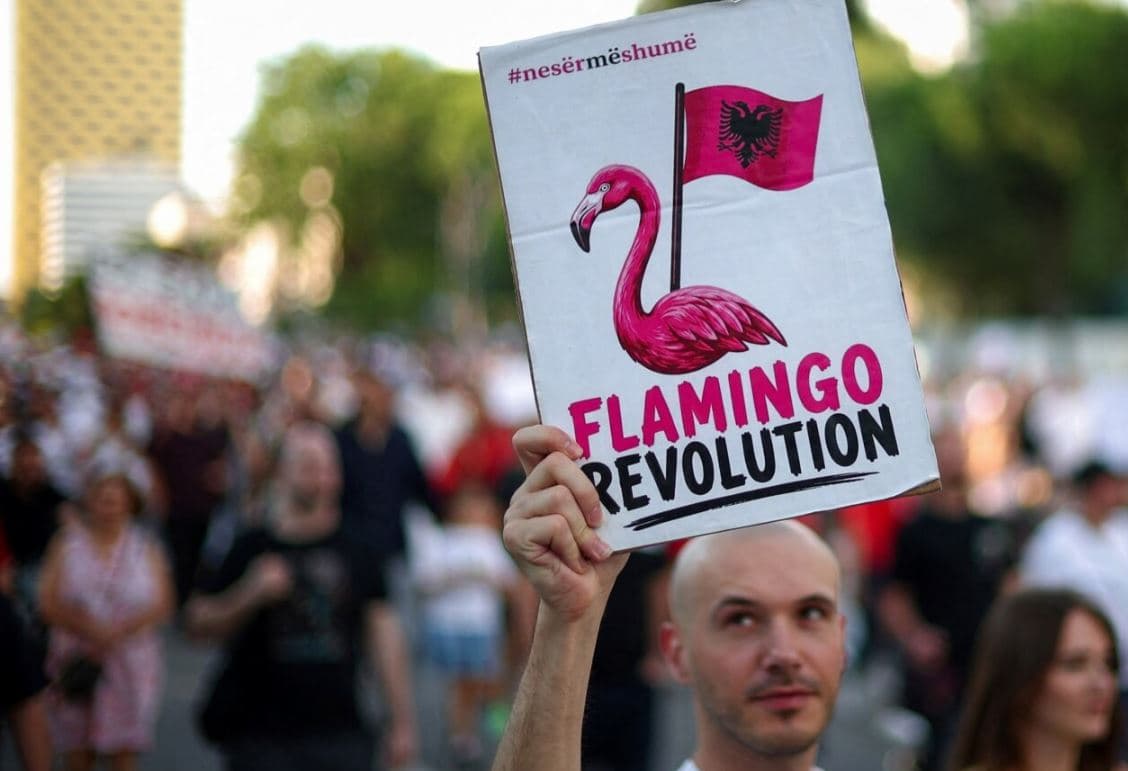 Featured image for “Revolucioni i Flamingove” përplas Ramën me Iranin
