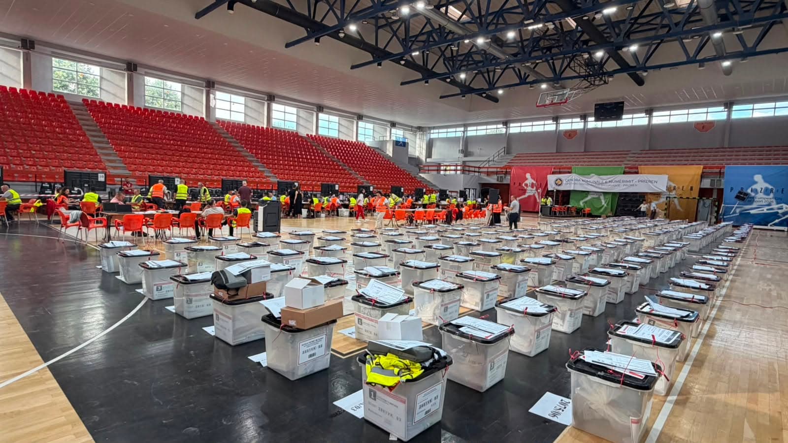 Featured image for KQZ: Përfundon numërimi i votave për deputetë në 9 komuna, në QNR nis verifikimi i fletëvotimeve nga votimi me postë