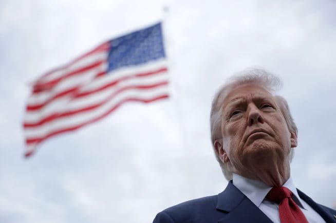 Featured image for Trump: SHBA duhet të përgjigjet pas rrëzimit të helikopterit Apache, nga Irani
