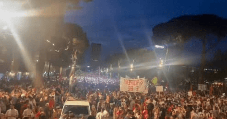 Featured image for Protestës në Shqipëri i bashkohen edhe shqiptarë nga Maqedonia e Veriut e Lugina e Preshevës