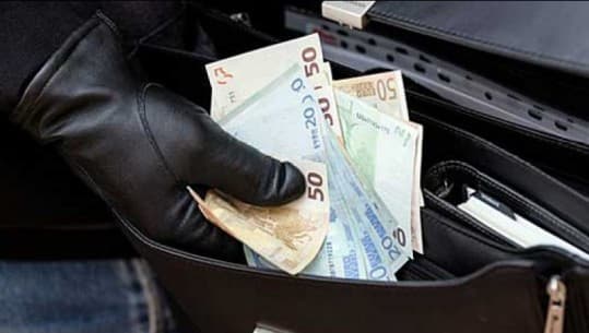 Featured image for Qytetarit në Suharekë i grabiten paratë nga xhepi