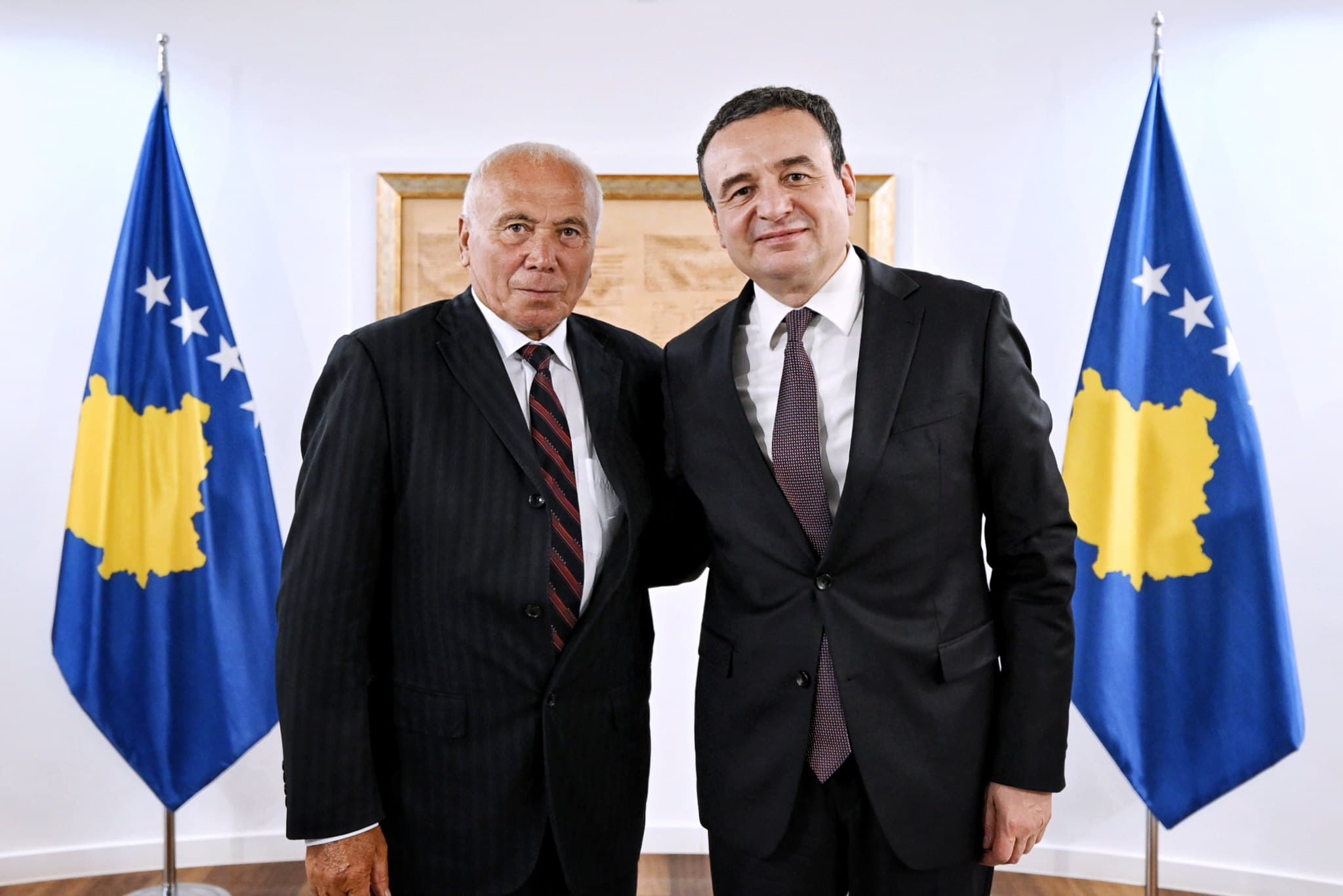Featured image for Kurti takon oficerin e lartë në pension të ushtrisë së Shqipërisë dhe ish-komandantin e UÇK-së, Adem Shehi