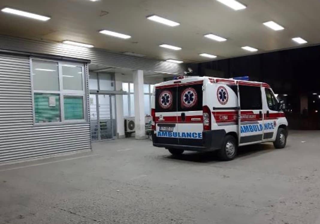 Featured image for 73-vjeçarja e goditur nga automjeti në Mitrovicë në gjendje të rëndë, flasin nga QKUK-ja