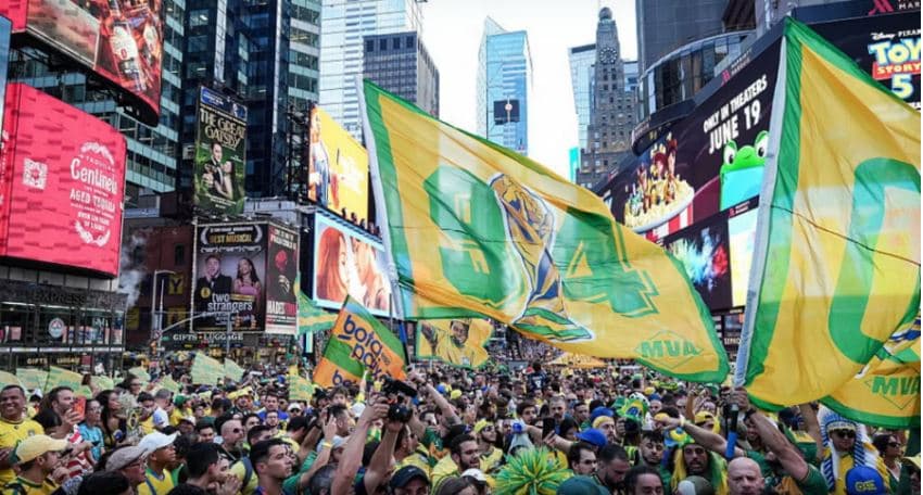 Featured image for Ngjyrat e Brazilit pushtojnë New Yorkun, tifozët ngrejnë lart temperaturat