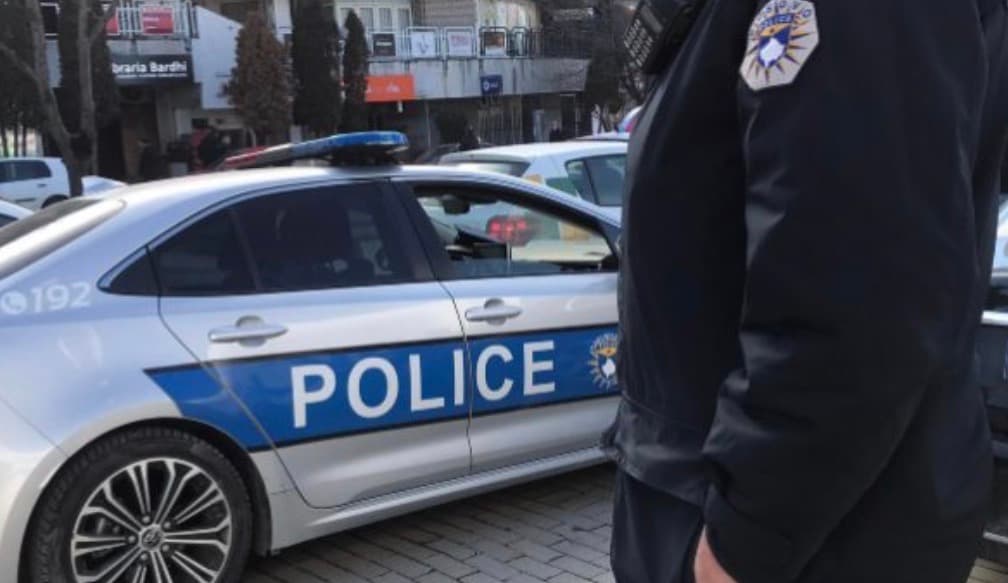 Featured image for Pesë persona me thikë grabisin dy shtetase kolumbiane në qendër të Prishtinës