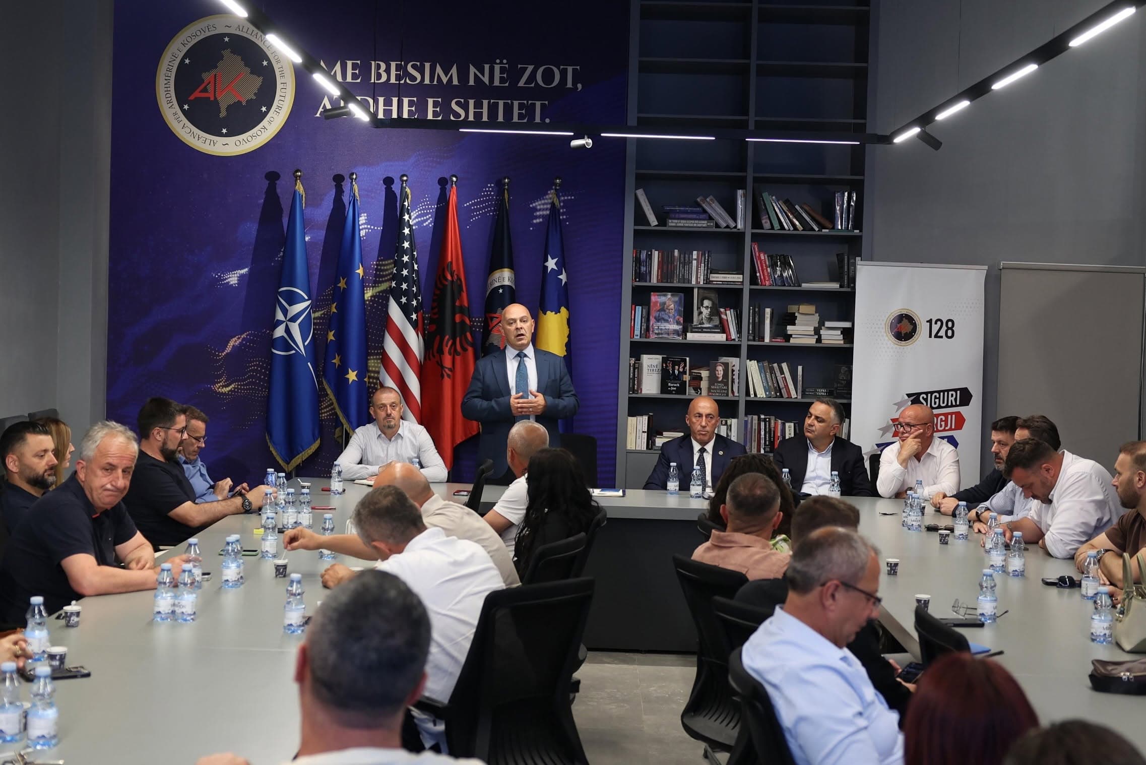 Featured image for Gjini falënderon ish-kandidatët për deputetë: Do të vazhdojmë fuqizimin e Aleancës në gjithë Kosovën