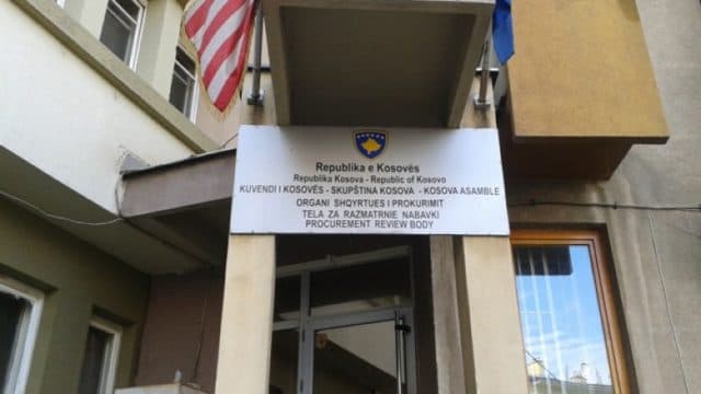 Featured image for ZKA zbulon shkelje në OSHP: 54 raste me vonesa në trajtimin e ankesave dhe pasaktësi financiare mijëra euro