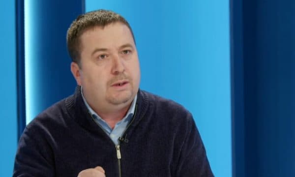 Featured image for Drama në LDK, hipoteza e Blerim Latifit: Duket se kjo parti po i afrohet fundit të ekzistencës