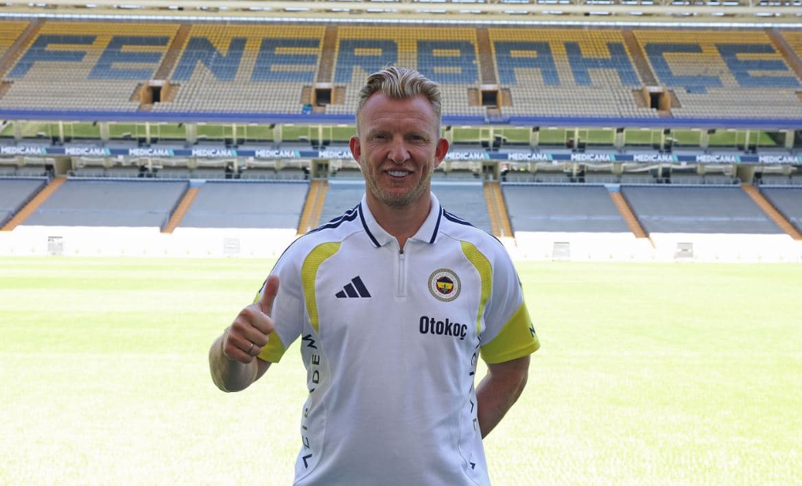 Featured image for Zyrtare: Dirk Kuyt rikthehet te Fenerbahce, merr një rol të ri në skaudër