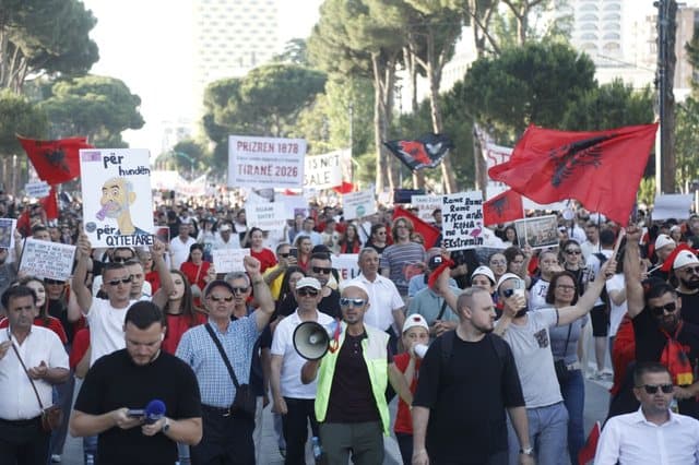 Featured image for Protesta në Tiranë hyn në ditën e 25-të, qytetarët pritet të mblidhen para godinës së Kryeministrisë
