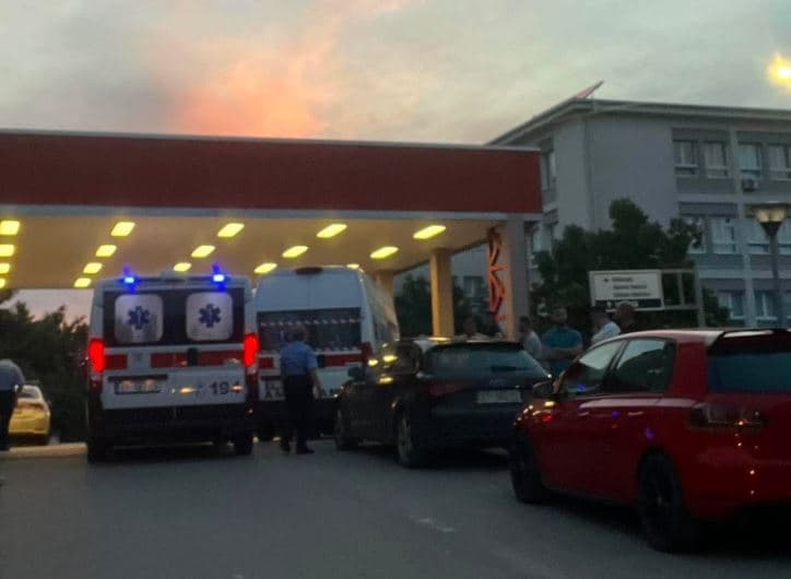 Featured image for Rrahje në Lipjan, tre ambulanca me të lënduar dërgohen në QKUK