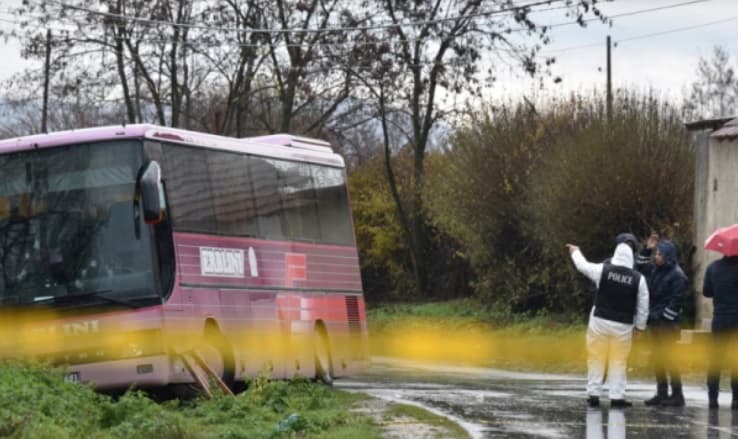 Featured image for U vranë dy nxënës dhe shoferi i autobusit më 2021- Nis seanca e fjalës përfundimtare për vrasjen e trefishtë në Gllogjan
