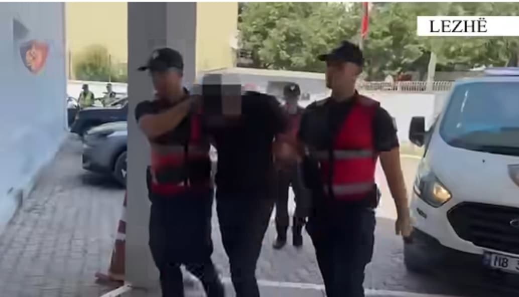 Featured image for Tentoi të vriste vjehrrën, 28-vjeçari e përplas me makinë dhe largohet nga vendngjarja – arrestohet më pas