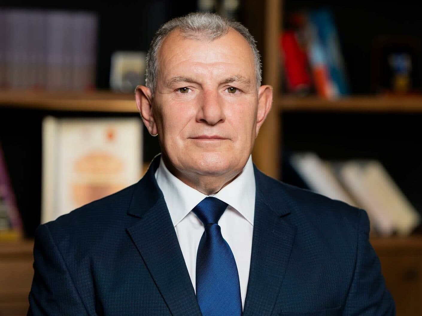 Featured image for Buja pyet Abdixhikun: Si nuk arritët ta njihnit Imri Ahmetin, kur ai kishte mashtruar edhe figura të mëhershme të LDK-së?