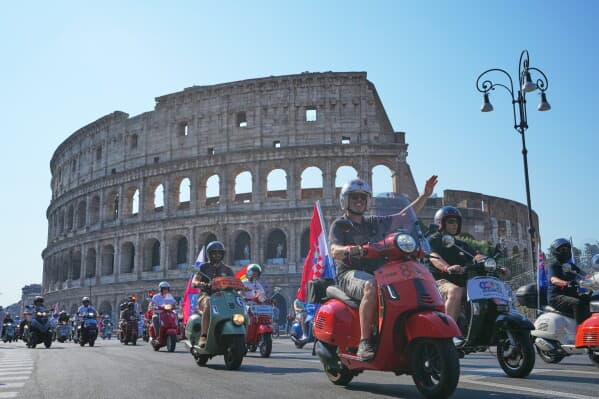 80 vjet Vespa/ Roma “pushtohet” nga motori ikonik