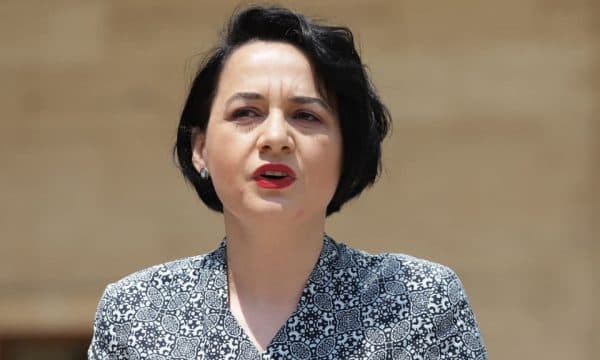 Featured image for Vendosja e laurës në Prevallë, ministrja bën thirrje për qetësi