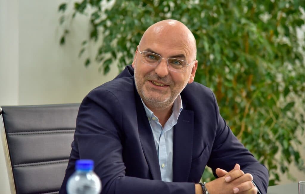Featured image for Bordi Drejtues ia vazhdon kontratën Elvir Azizit për mandat 4-vjeçar
