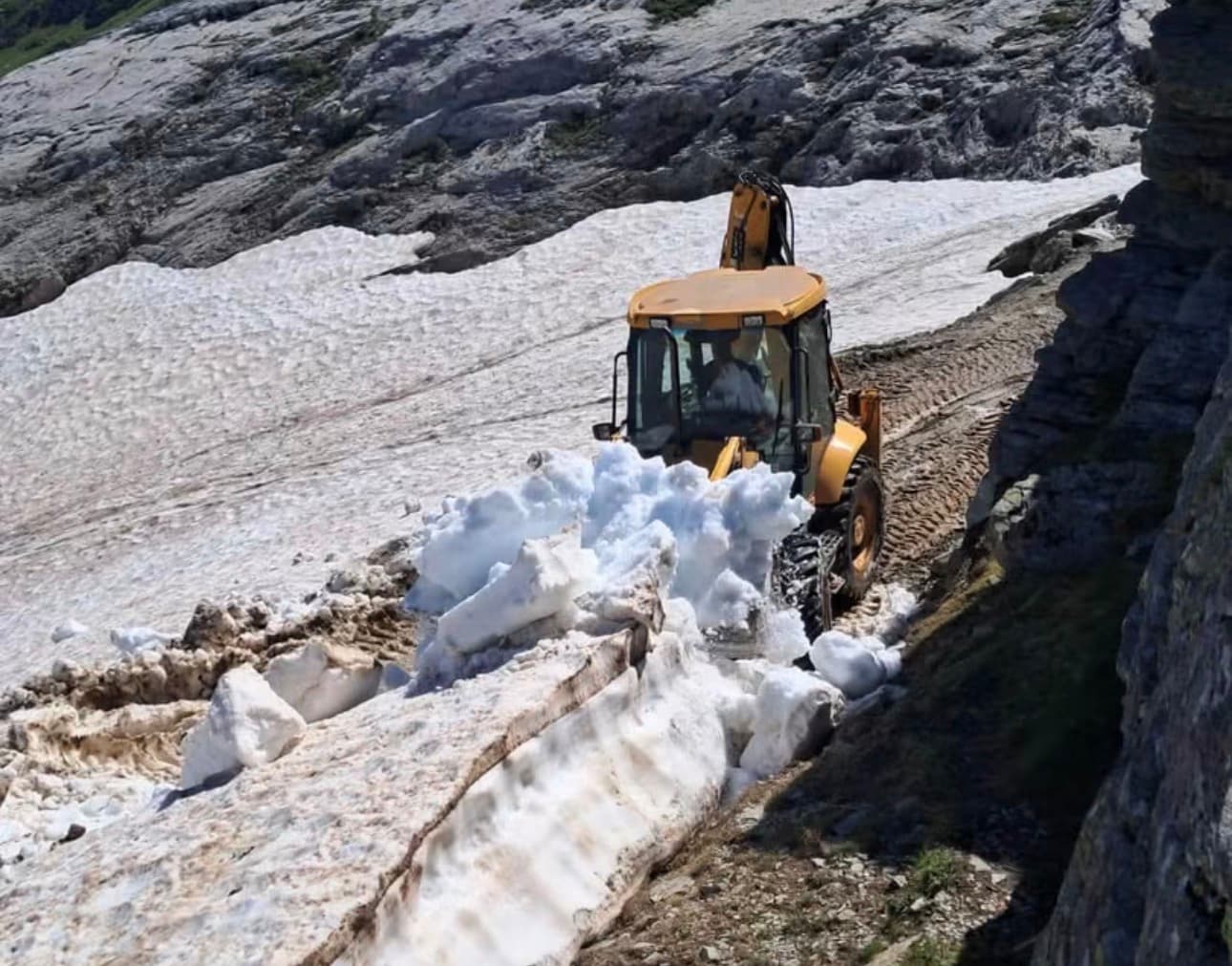 Një komunë shqiptare e ka ende sfidë heqjen e dëborës