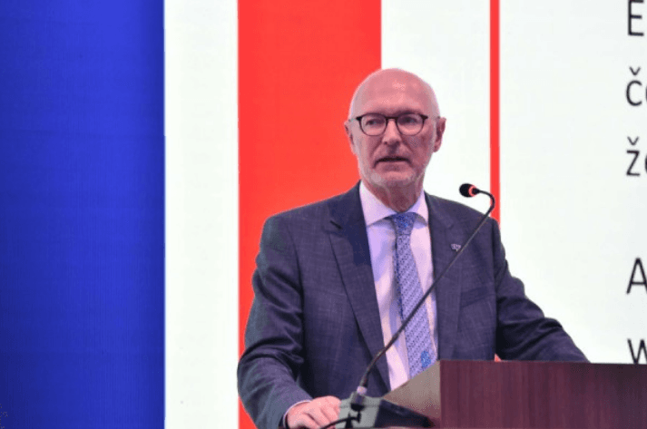 Featured image for Ambasadori francez mesazh partive: Gjejeni vetë kompromisin dhe daljen nga bllokimi
