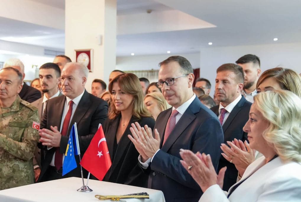 Featured image for Haxhiu në ceremoninë përkujtimore të 15 Korrikut në Turqi: Pushteti buron nga vota, jo nga armët