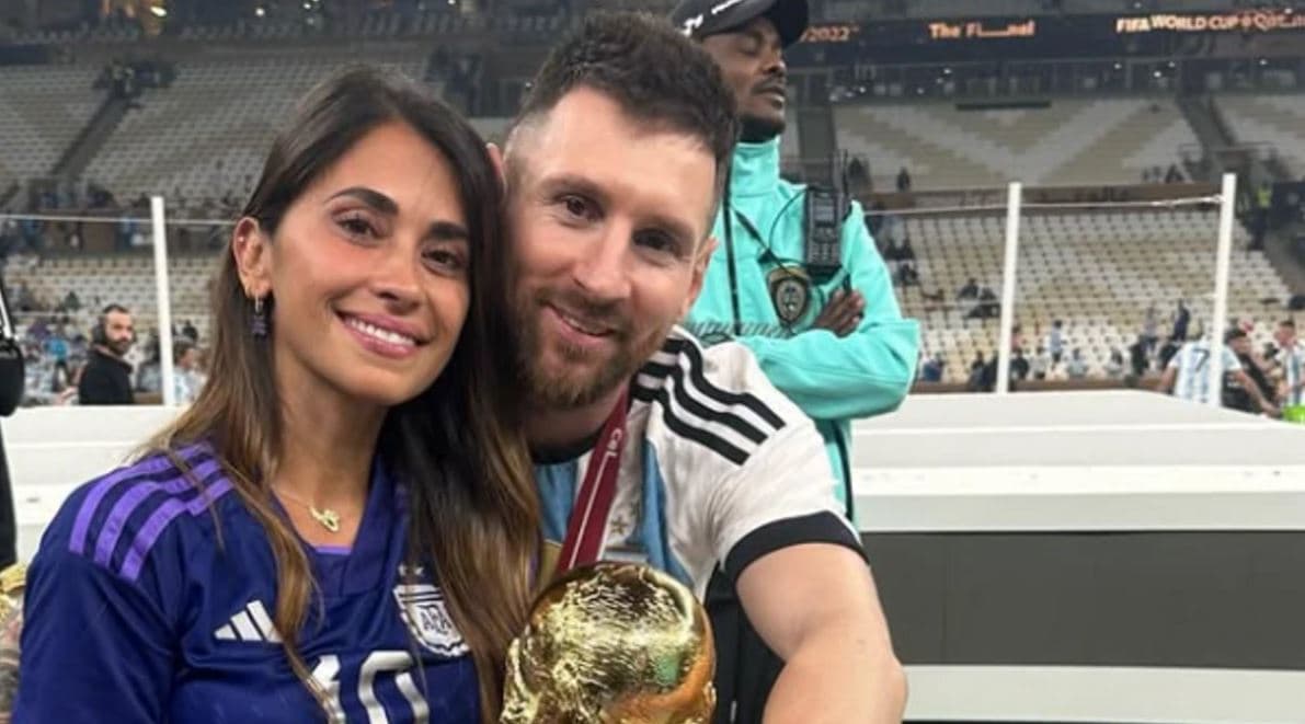 Antonela Roccuzzo me dedikim emocionues për Messin pasi Argjentina kualifikohet në finalen e Kupës së Botës