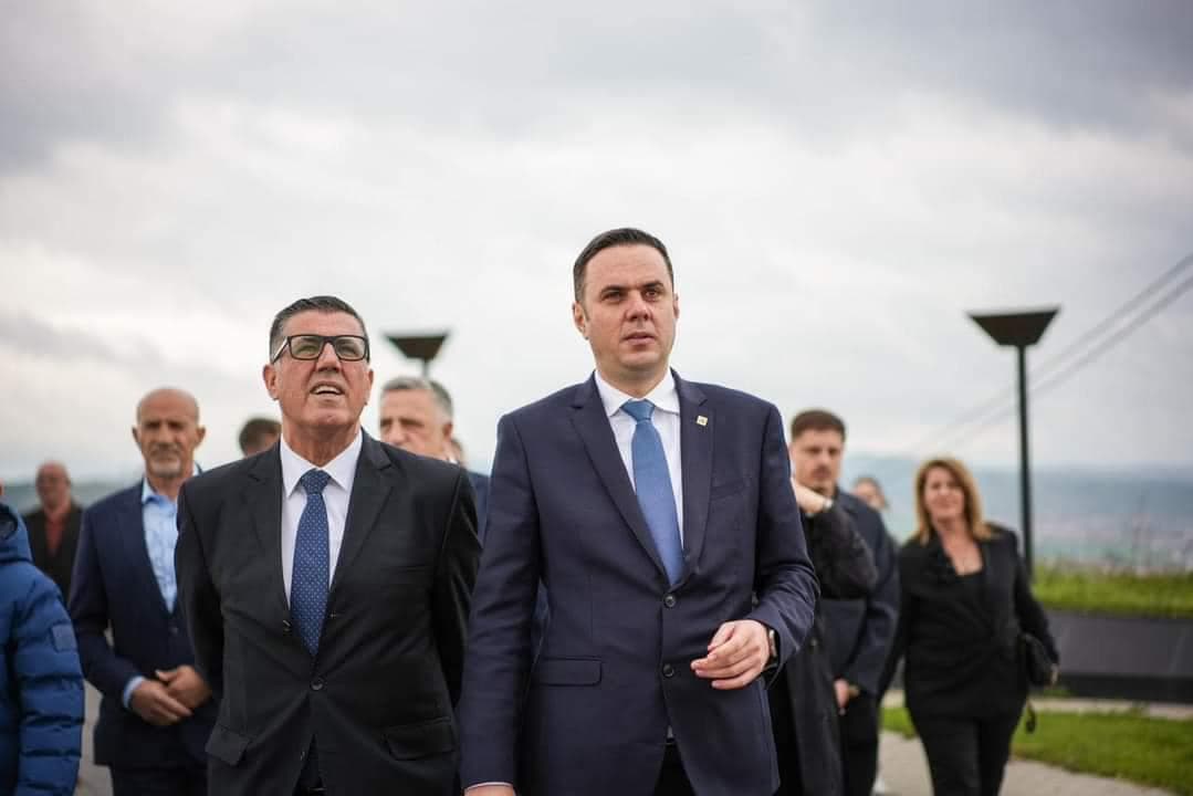 Featured image for “LDK ju takon idealistave e idealistat e saj janë anëtarësia, jo funksionarët” – A e thumboi Luta Abdixhikun në postimin e fundit?