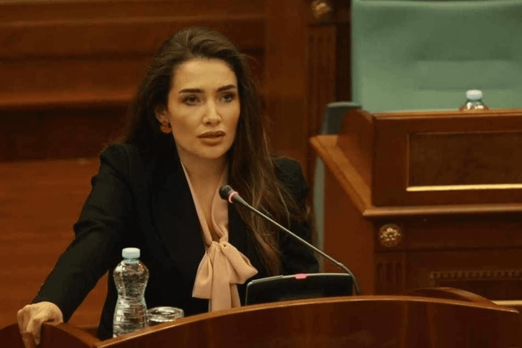 Featured image for Ariana Musliu-Shoshi: Kurti e ka futur Kosovën në izolim, Serbia po forcon lidhjet me SHBA-në