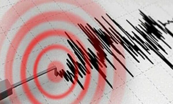 Tërmet i fortë trondit Meksikën, autoritetet paralajmërojnë rrezik për cunami
