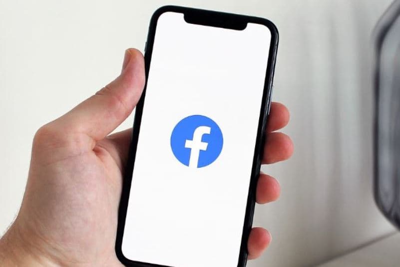 Bie Facebook, nuk ka qasje për përdoruesit e kompjuterit